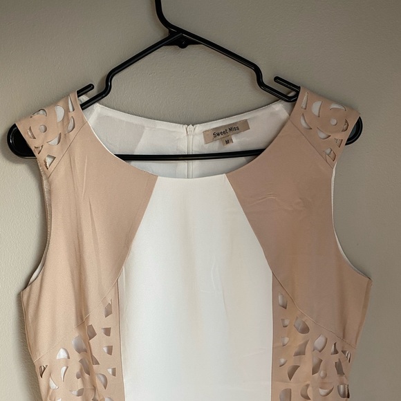 New w/out Tag- Beige and White Dress - Picture 3 of 3